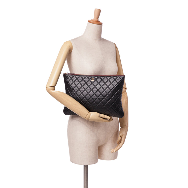 Large Quilted Lambskin O Case Clutch Black - Gaby Paris