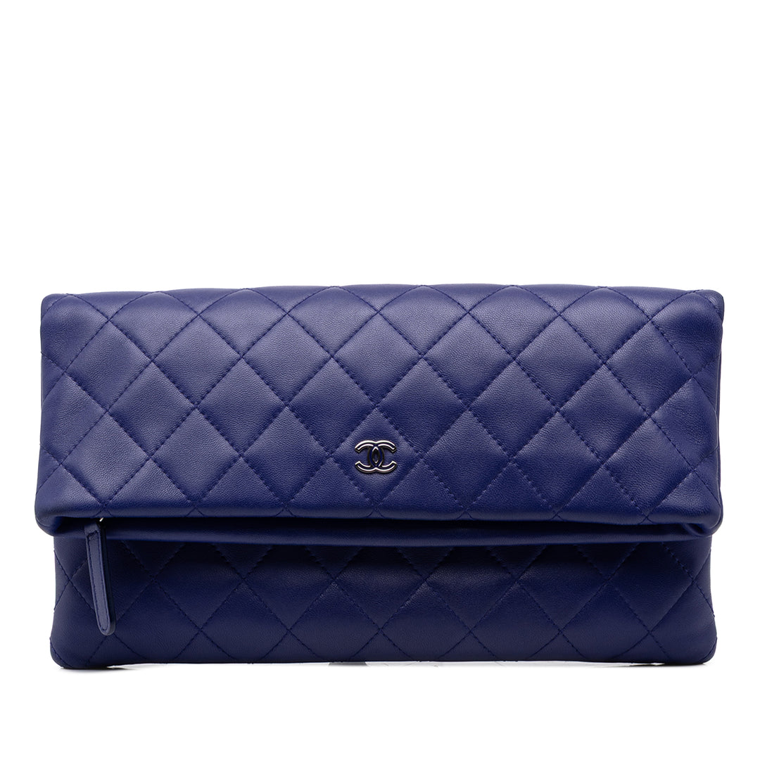 Chanel CC Matelassé Foldover Pochette Cuir d'agneau Bleu – vue principale – GABY PARIS