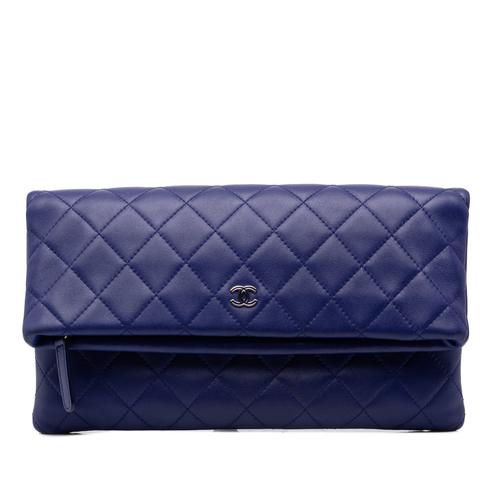 Chanel CC Matelassé Foldover Pochette Cuir d'agneau Bleu – vue principale – GABY PARIS