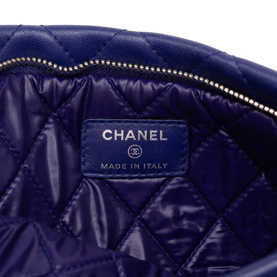 Chanel CC Matelassé Foldover Pochette Cuir d'agneau Bleu – vue 5 – GABY PARIS