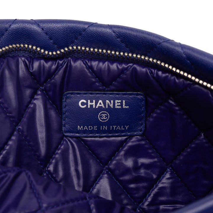 Chanel CC Matelassé Foldover Pochette Cuir d'agneau Bleu – vue 5 – GABY PARIS