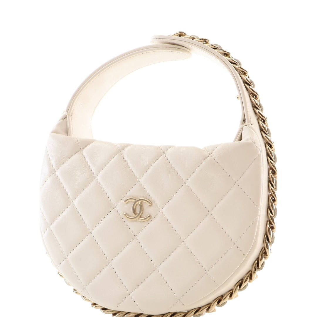 Chanel Pochette Matelassé rond à chaîne Mini Cuir d'agneau Blanc – vue 9 – GABY PARIS