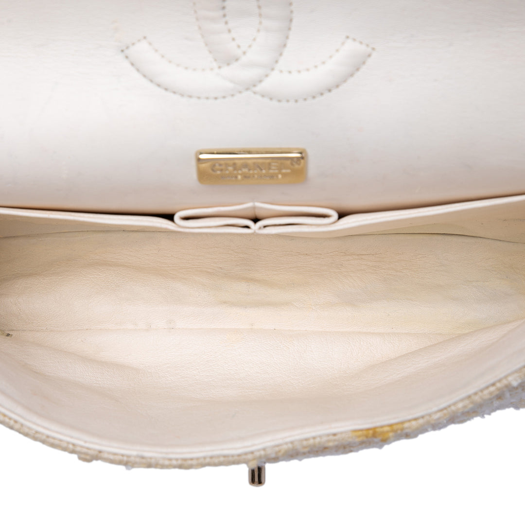 Chanel Sac porté épaule Classic Métallisé Double rabat Tweed Moyen Blanc – vue 4 – GABY PARIS