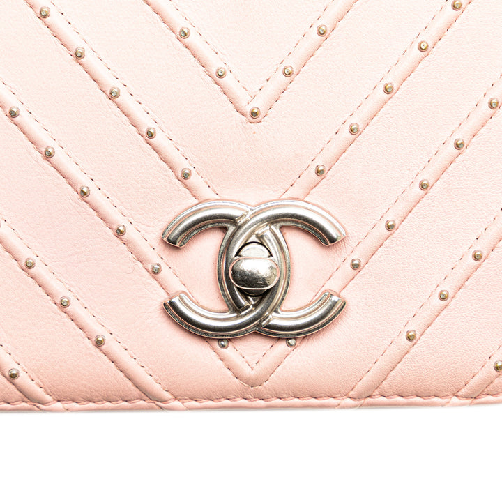 Chanel Chevron clouté Rabat intégral Cuir de veau