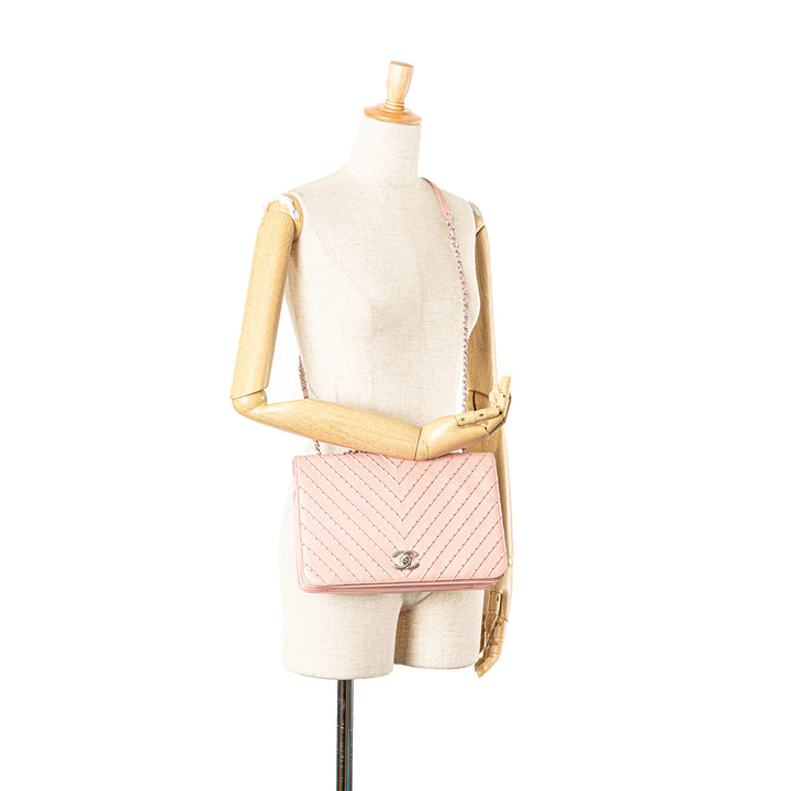 Chanel Chevron clouté Rabat intégral Cuir de veau
