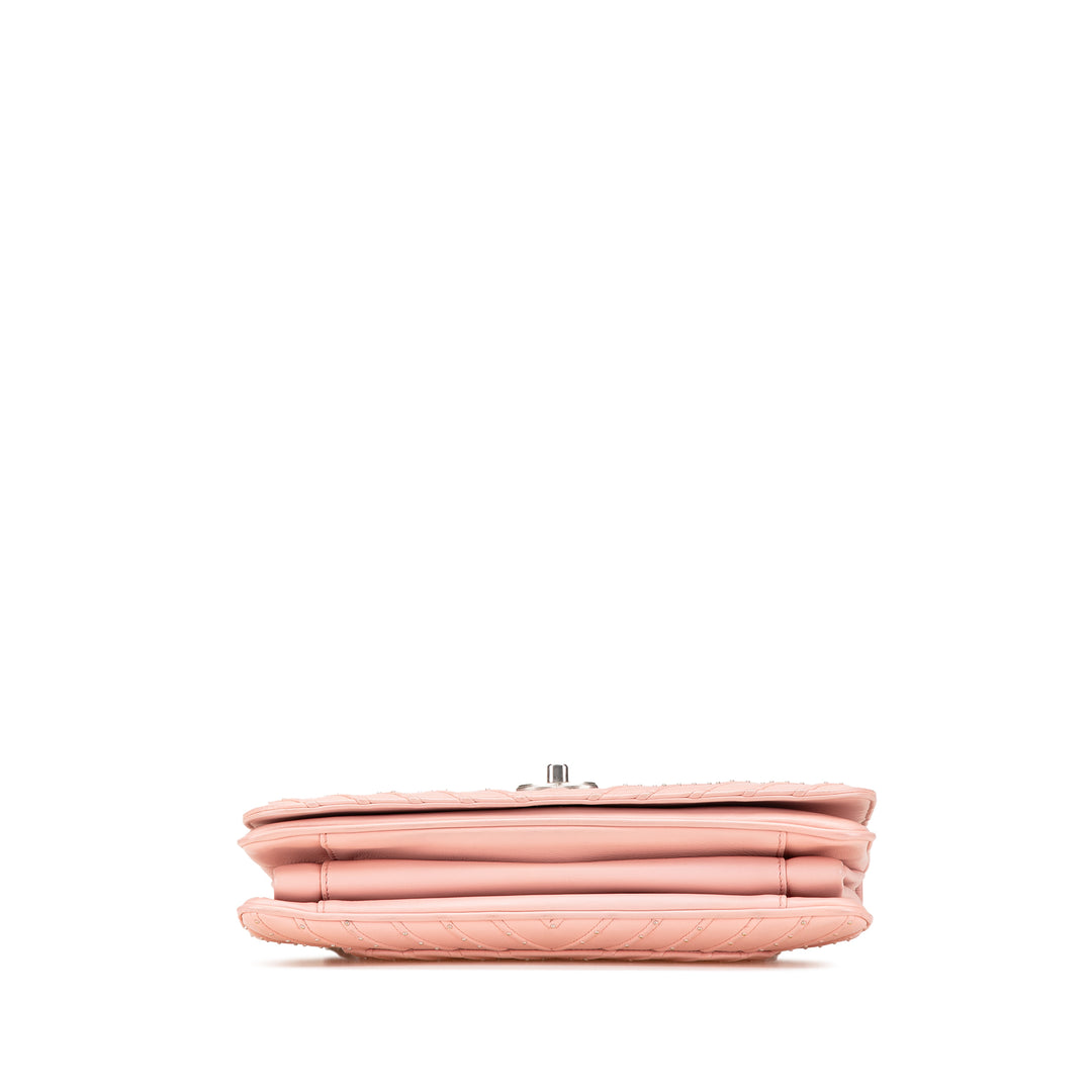 Chanel Chevron clouté Rabat intégral Cuir de veau