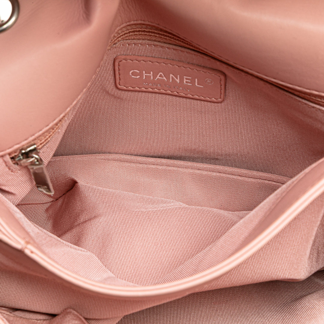 Chanel Chevron clouté Rabat intégral Cuir de veau