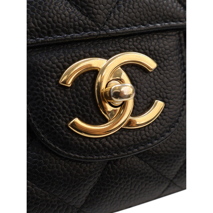 Chanel Sac porté épaule Classic Double rabat Maxi Cuir caviar Noir – vue 4 – GABY PARIS