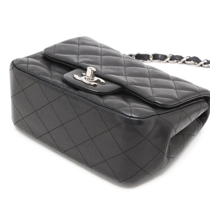 Chanel Mini Square Classic Cuir d’agneau Simple rabat