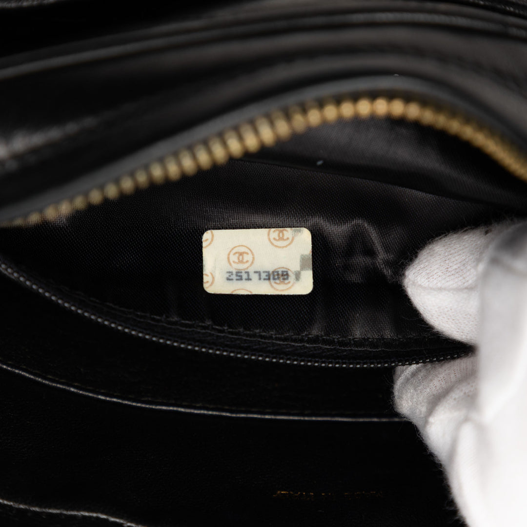 Chanel CC Diamond Matelassé Cuir d’agneau Pompon Sac caméra