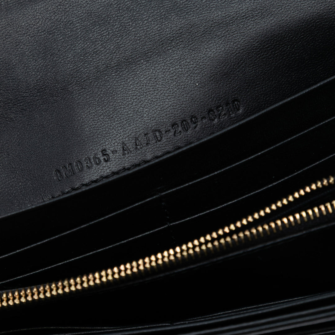 Fendi Zucca embossé Nappa Baguette Continental Portefeuille avec chaîne