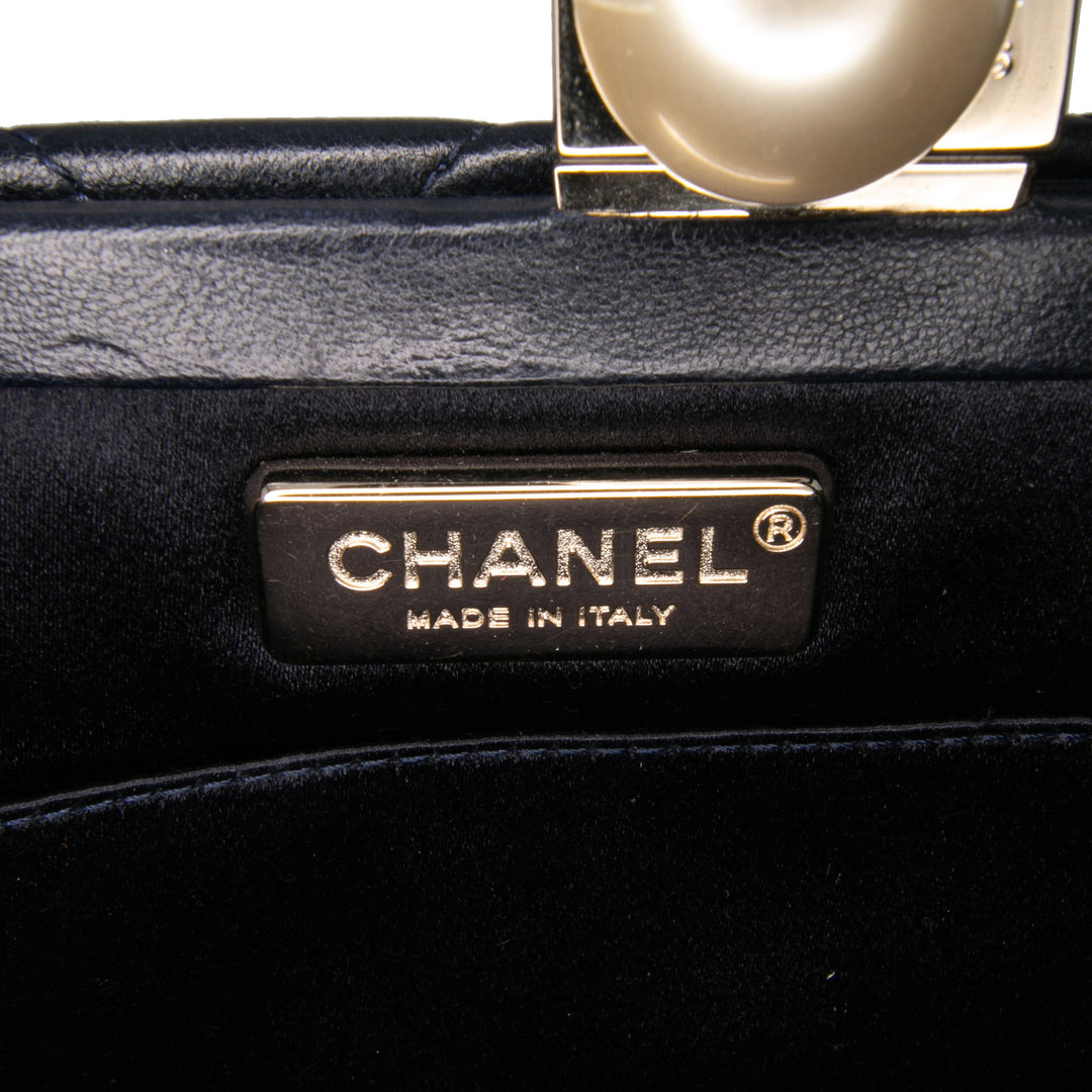 Chanel CC Quilted Cuir d’agneau Pearl Pochette Noir – GABY PARIS Authentique