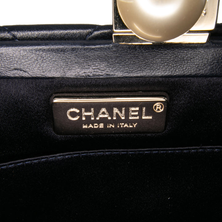 Chanel CC Quilted Cuir d’agneau Pearl Pochette Noir – GABY PARIS Authentique