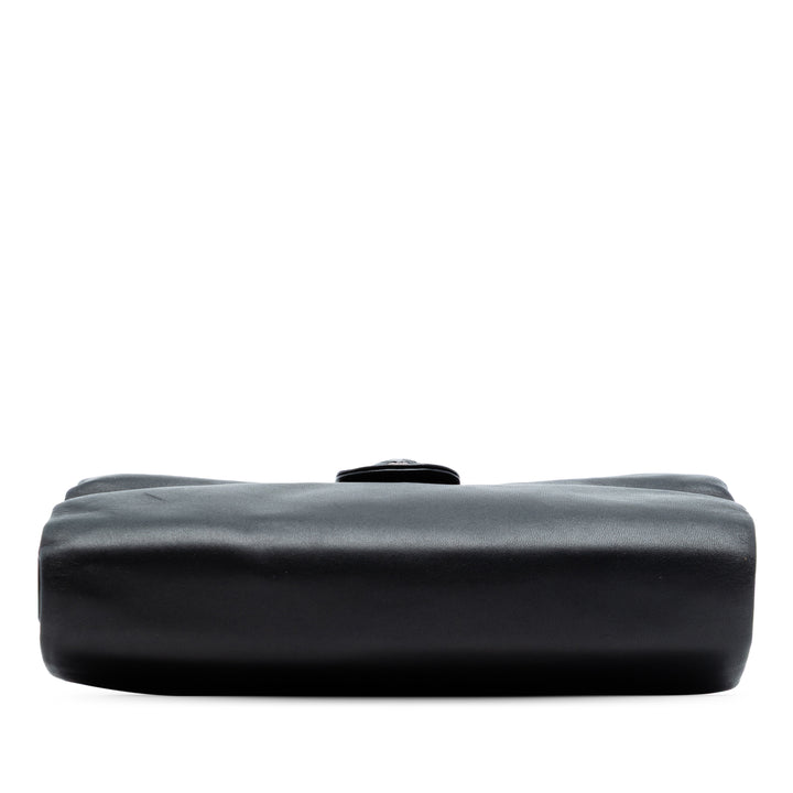 Chanel Globe Emblem Pochette Cuir d'agneau