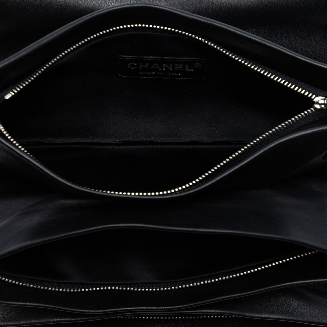 Chanel Globe Emblem Pochette Cuir d'agneau