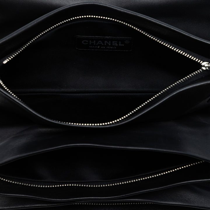 Chanel Globe Emblem Pochette Cuir d'agneau