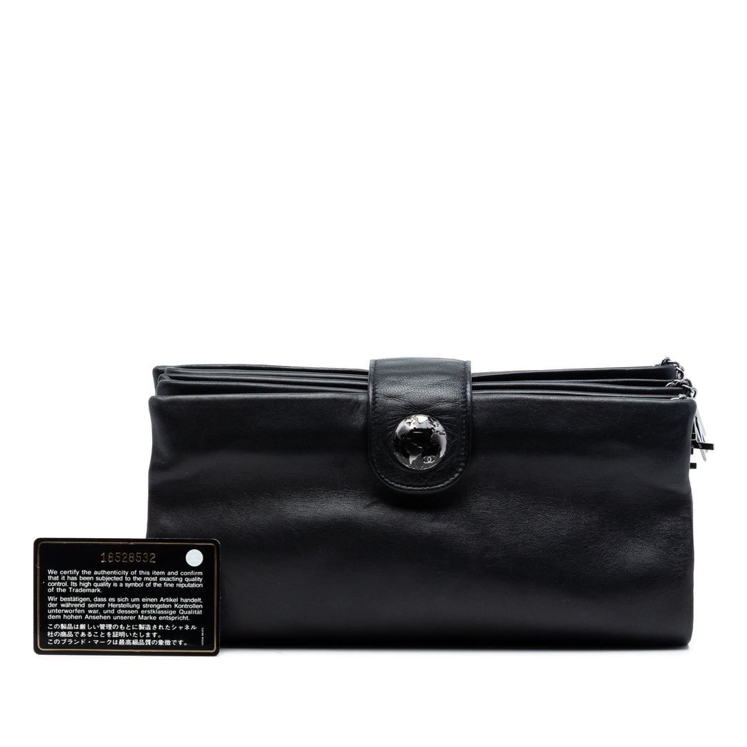 Chanel Globe Emblem Pochette Cuir d'agneau