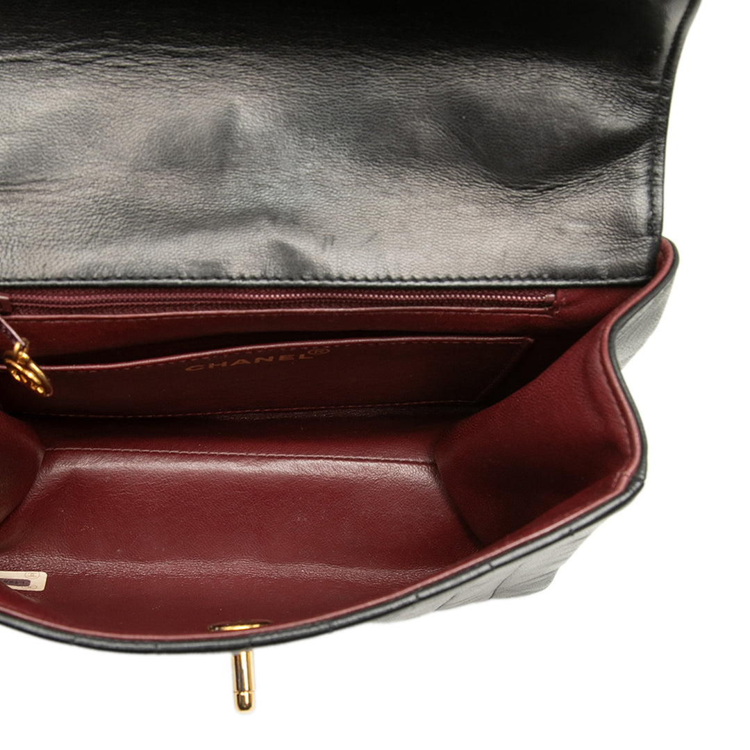 Chanel Small CC Vertical Matelassé Cuir d’agneau Simple rabat