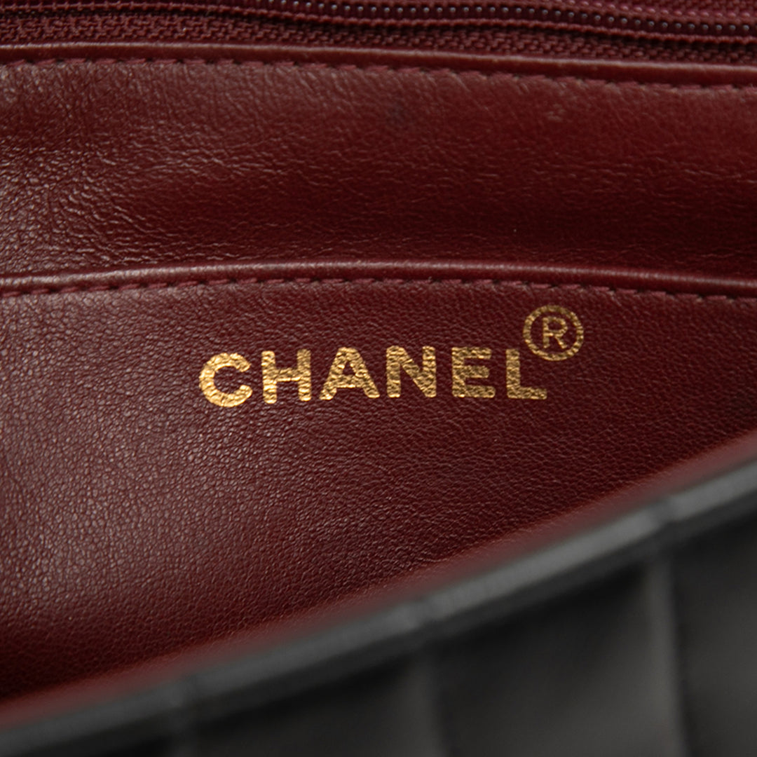 Chanel Small CC Vertical Matelassé Cuir d’agneau Simple rabat