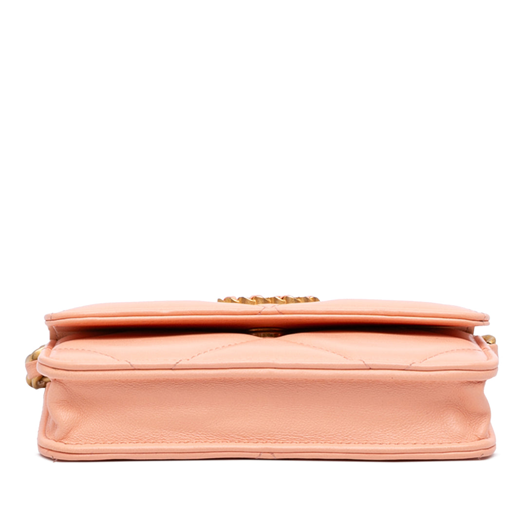 Chanel Matelassé Cuir d’agneau 19 Wallet on Chain