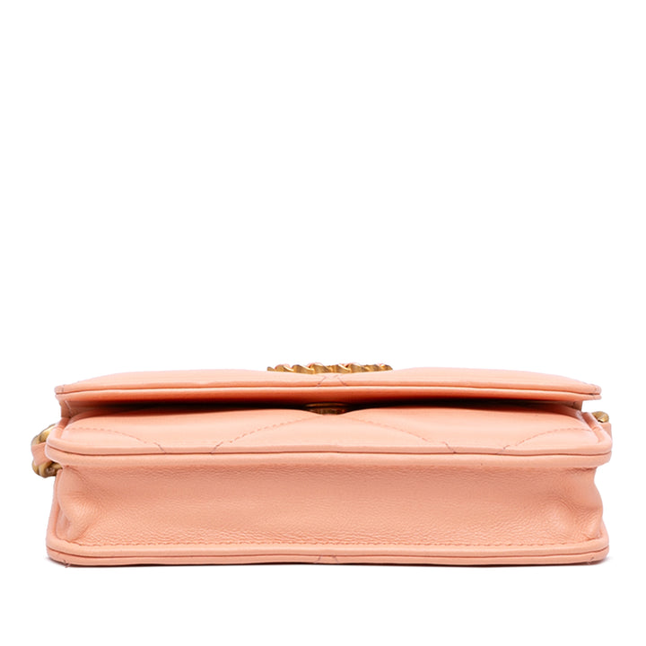 Chanel Matelassé Cuir d’agneau 19 Wallet on Chain