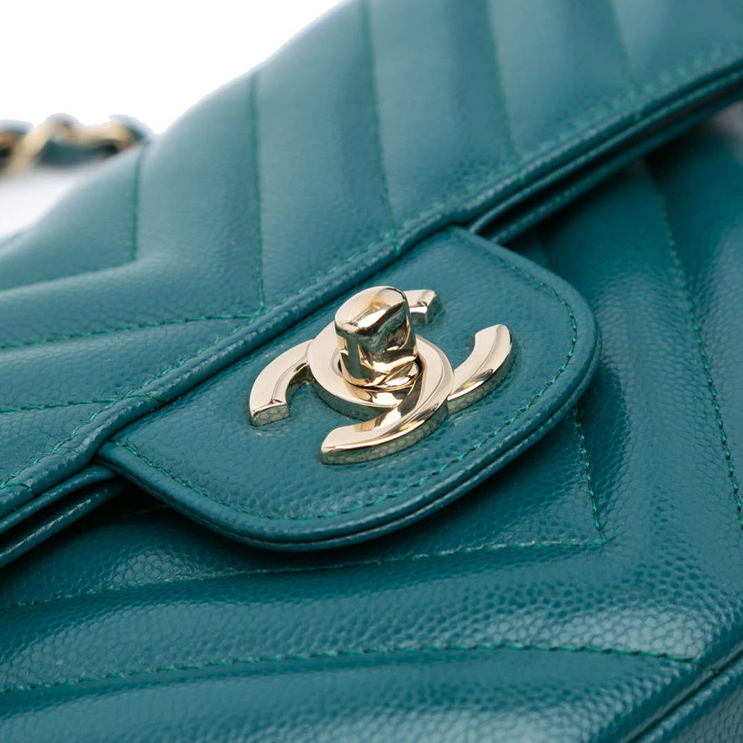 Chanel Small Classic Chevron Caviar Double rabat Bleu
