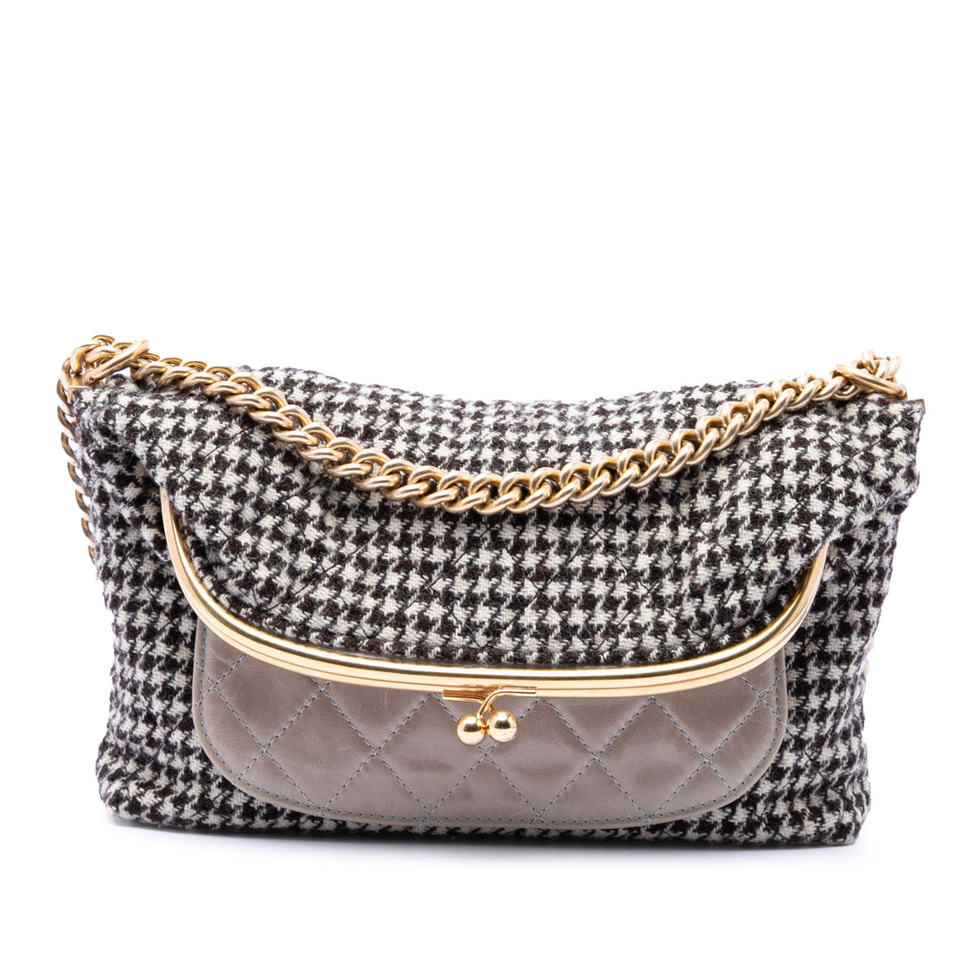 Chanel Medium Matelassé Houndstooth Tweed et Cuir de veau Tabatiere Kisslock Fold Over Sac porté croisé