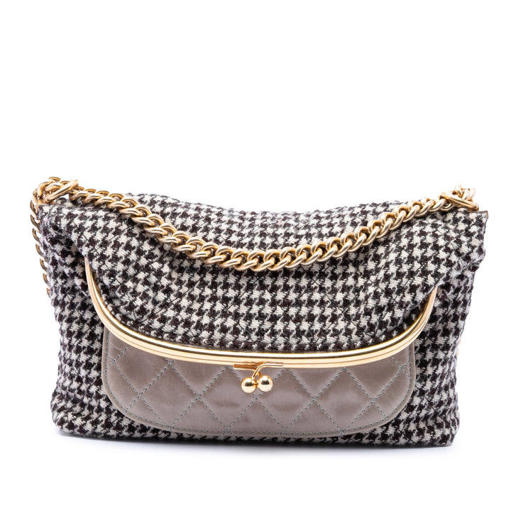Chanel Medium Matelassé Houndstooth Tweed et Cuir de veau Tabatiere Kisslock Fold Over Sac porté croisé