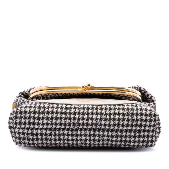 Chanel Medium Matelassé Houndstooth Tweed et Cuir de veau Tabatiere Kisslock Fold Over Sac porté croisé