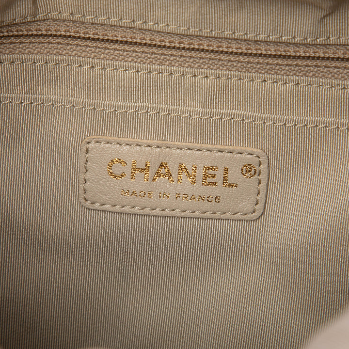 Chanel Medium Matelassé Houndstooth Tweed et Cuir de veau Tabatiere Kisslock Fold Over Sac porté croisé