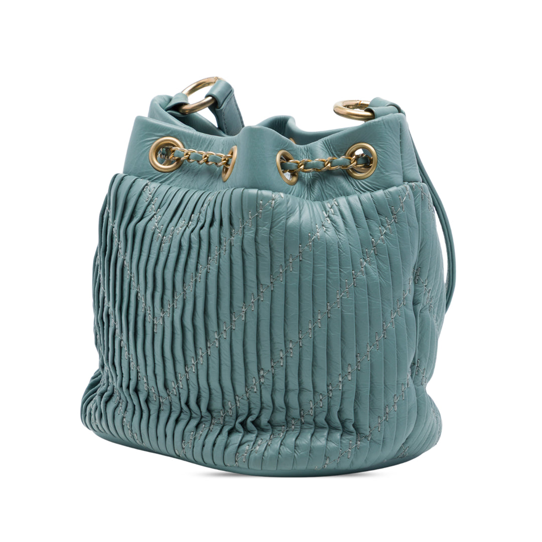 Froissé Coco Pleats Sac à cordon seau Petit Cuir de veau Bleu
