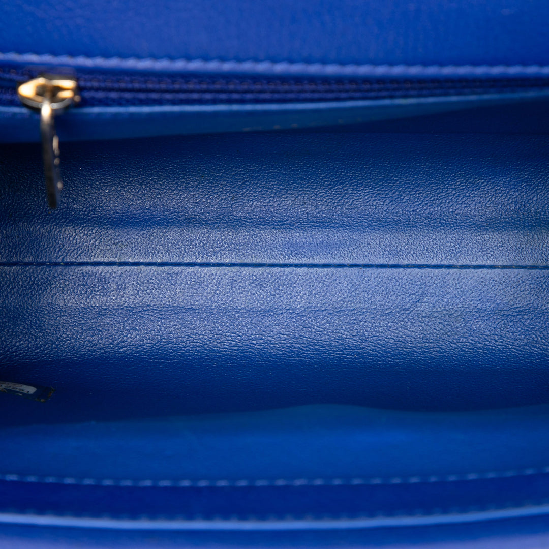 Chanel clouté Chevron Enveloppe Double rabat Petit Cuir de veau Bleu – vue 4 – GABY PARIS