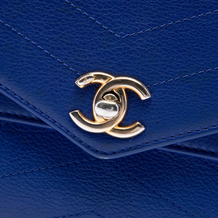 Chanel clouté Chevron Enveloppe Double rabat Petit Cuir de veau Bleu – vue 5 – GABY PARIS