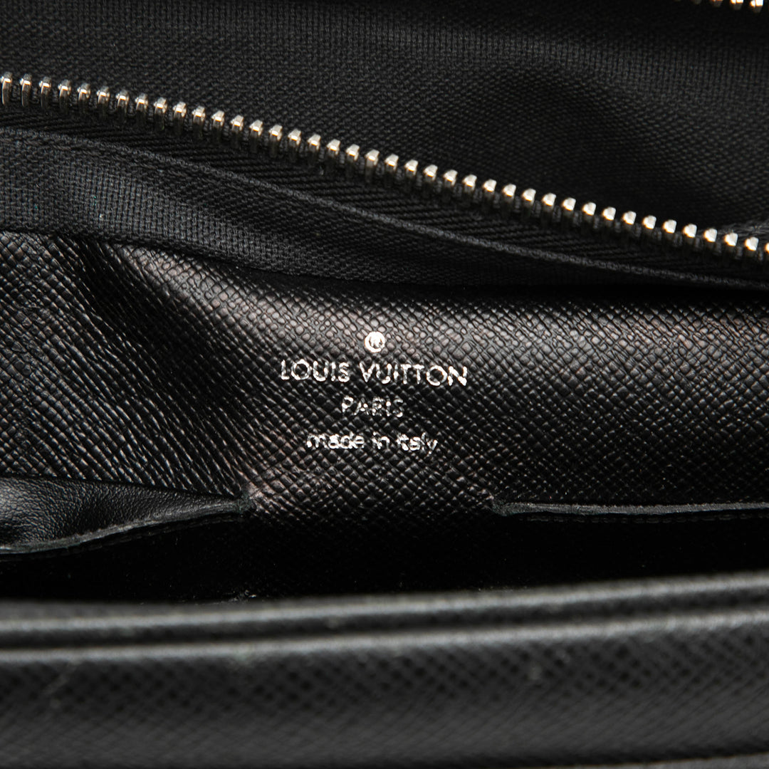 Louis Vuitton Taiga Neo Pavel