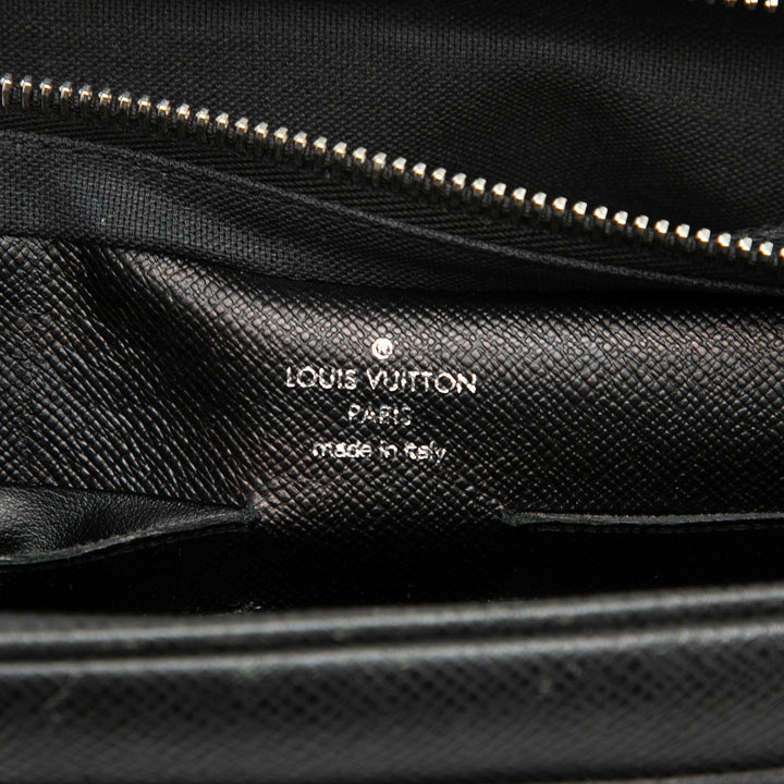 Louis Vuitton Taiga Neo Pavel