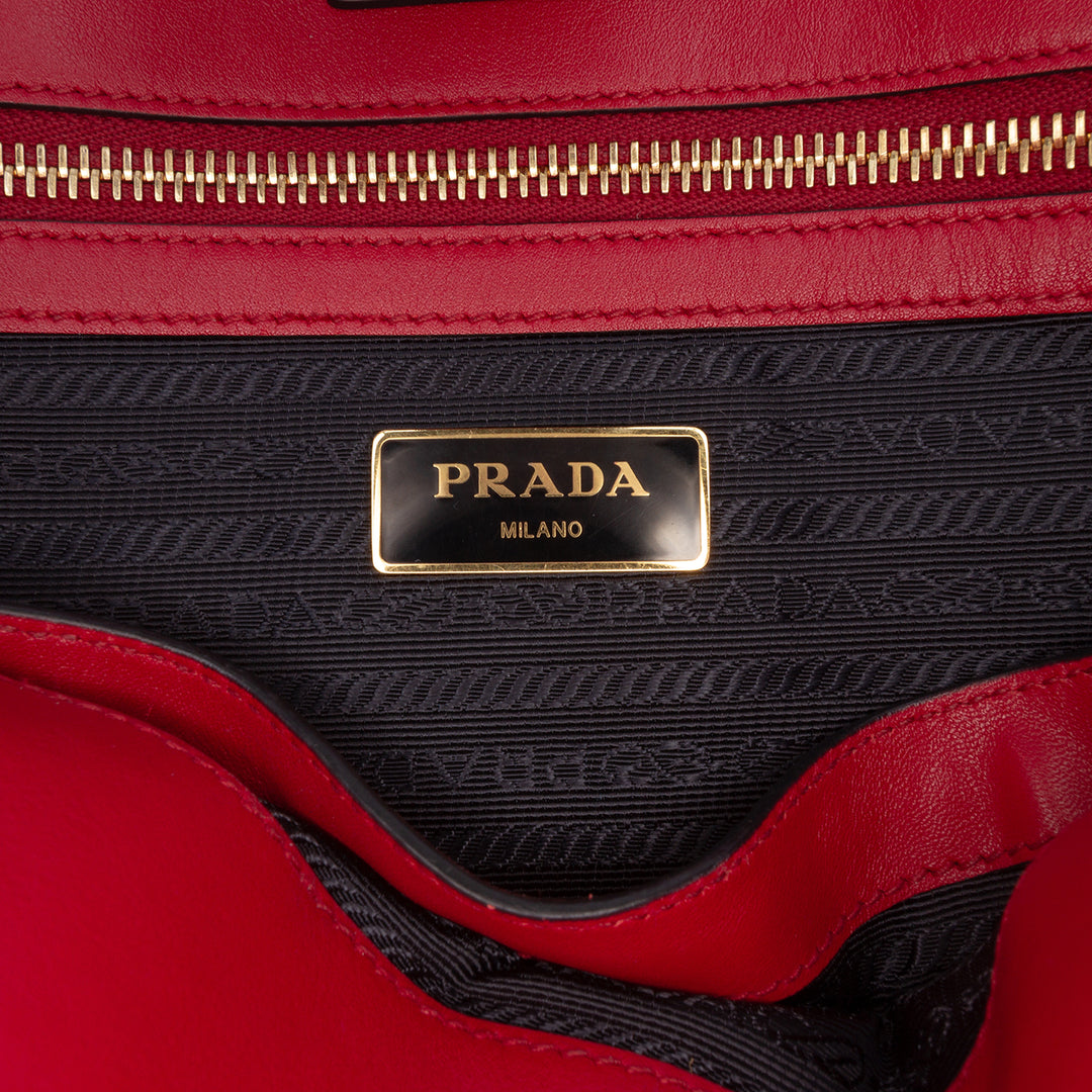 Prada Souple Veau à finitions Cabas Cuir Saffiano