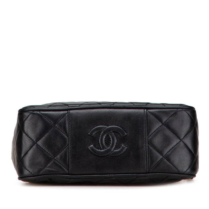 Chanel Quilted Cuir d’agneau Sac caméra Noir