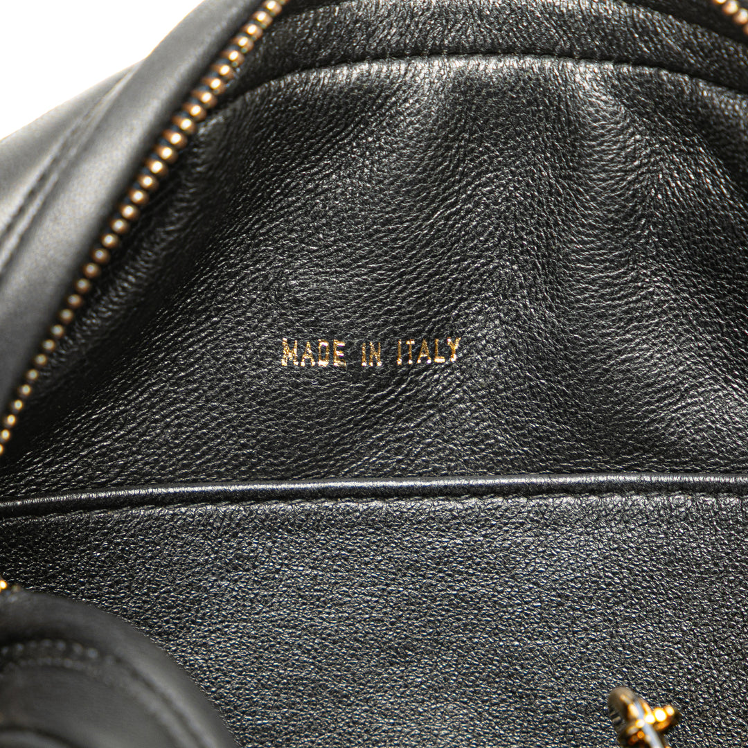 Chanel Quilted Cuir d’agneau Sac caméra Noir