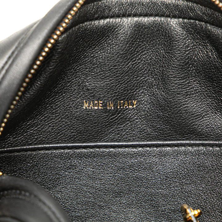Chanel Quilted Cuir d’agneau Sac caméra Noir