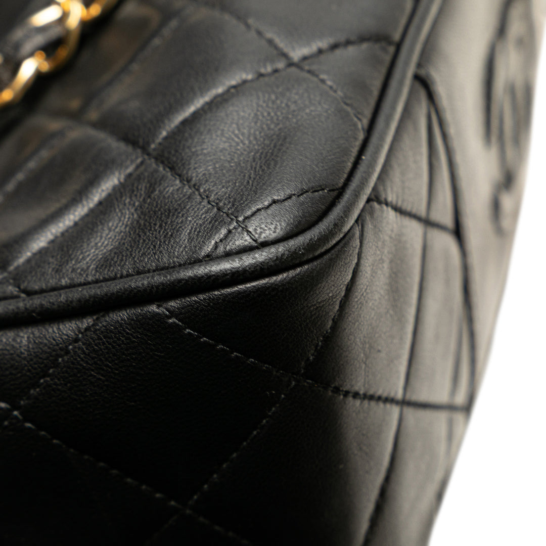 Chanel Quilted Cuir d’agneau Sac caméra Noir