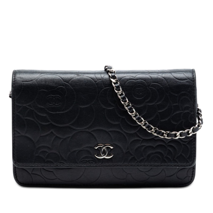 Chanel CC embossé Cuir d’agneau Camellia Wallet on Chain