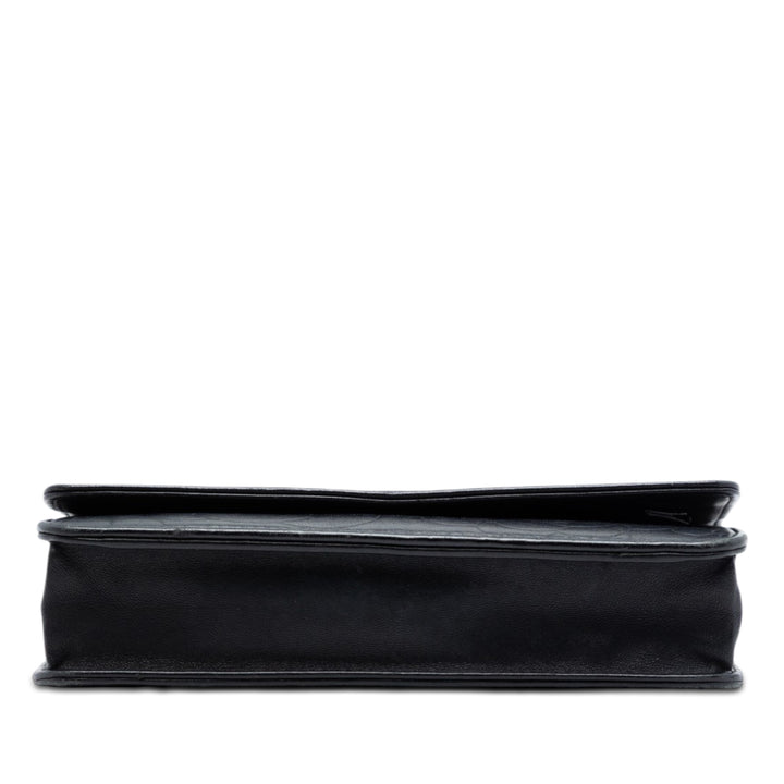 Chanel CC embossé Cuir d’agneau Camellia Wallet on Chain