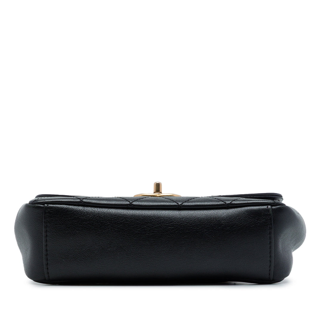Matelassé Curved à rabat Petit Cuir d'agneau Noir