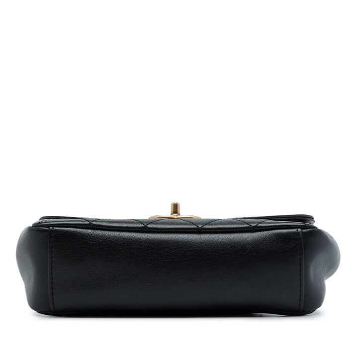 Matelassé Curved à rabat Petit Cuir d'agneau Noir