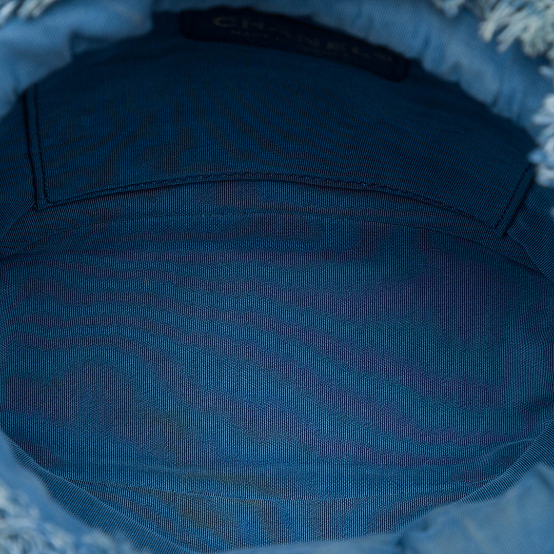 Chanel Matelassé Mood Seau avec chaîne Petit Jean Bleu – vue 4 – GABY PARIS