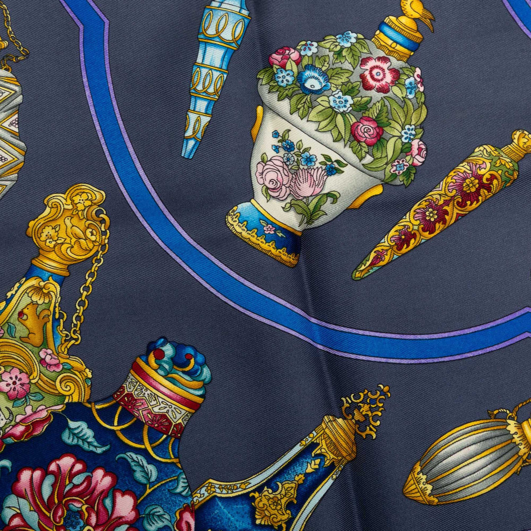 Hermès Qu Importe Le Flacon Foulard 90 Bleu – vue 4 – GABY PARIS