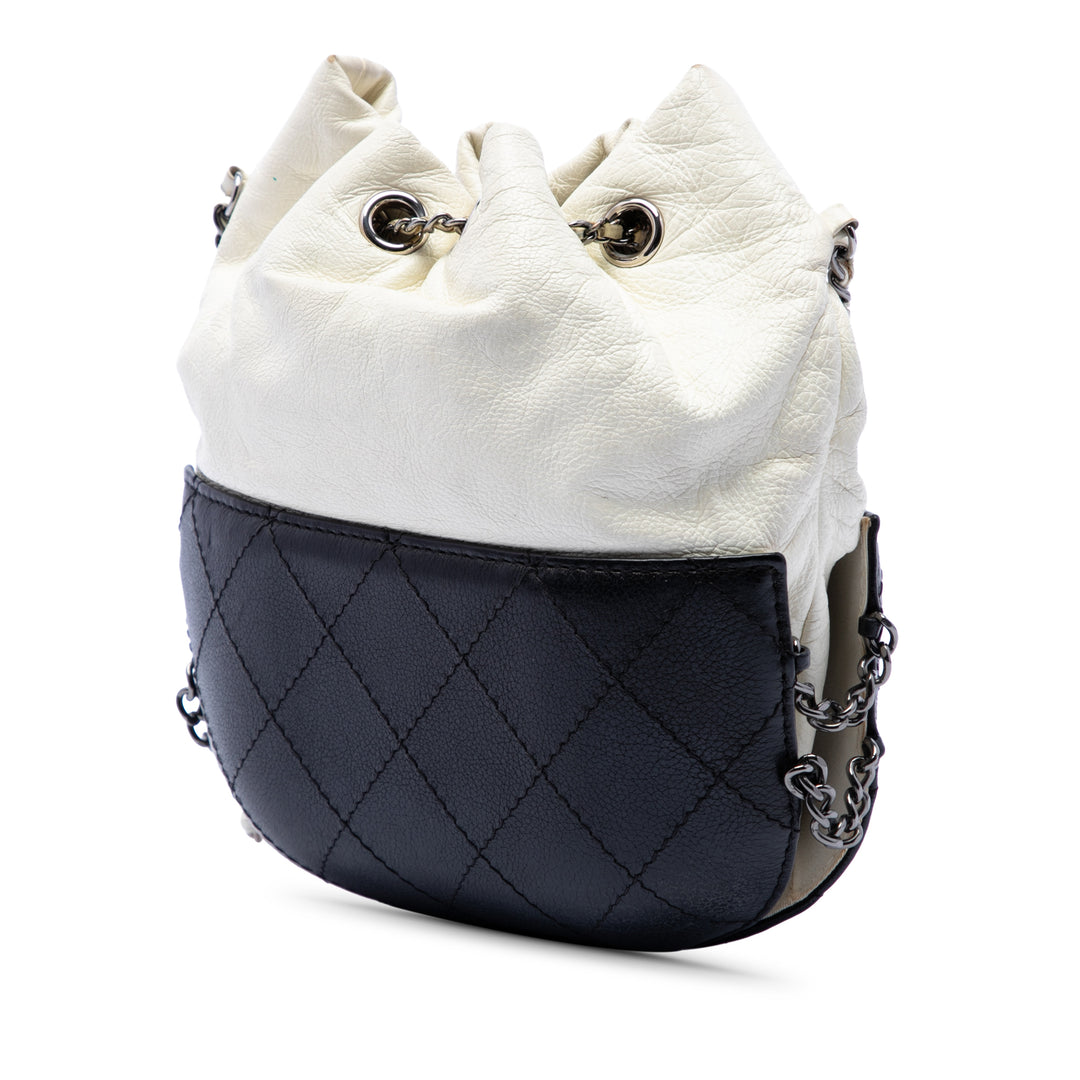 Chanel Small Bicolor Matelassé Cuir de veau Gabrielle Bucket Sac