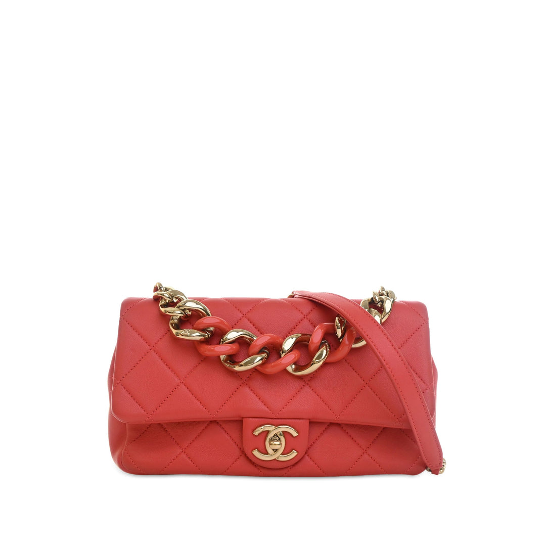 Chanel Elegant Chaîne Rabat simple Petit Cuir d'agneau Rouge – vue principale – GABY PARIS
