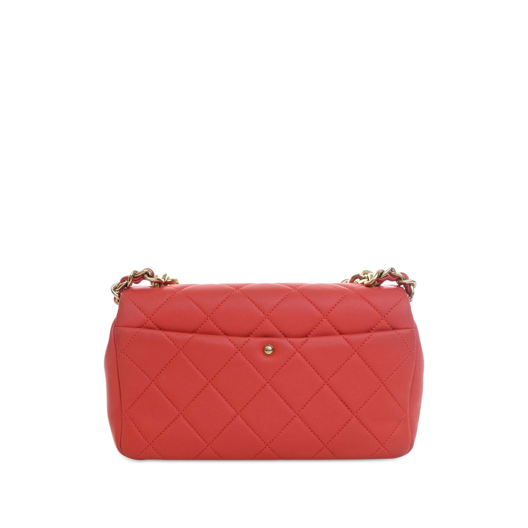 Chanel Elegant Chaîne Rabat simple Petit Cuir d'agneau Rouge – vue 2 – GABY PARIS