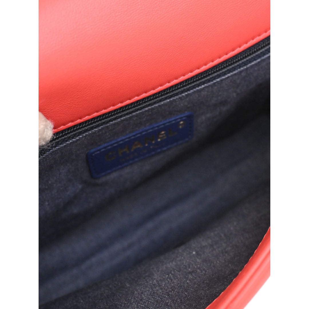 Chanel Elegant Chaîne Rabat simple Petit Cuir d'agneau Rouge – vue 4 – GABY PARIS